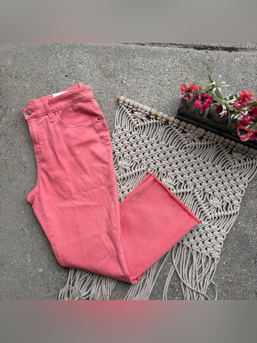 NWT Chicos Melon Girlfriend Crop Kick Flare Frayed Hem Jeans Size 0.5 / US 6